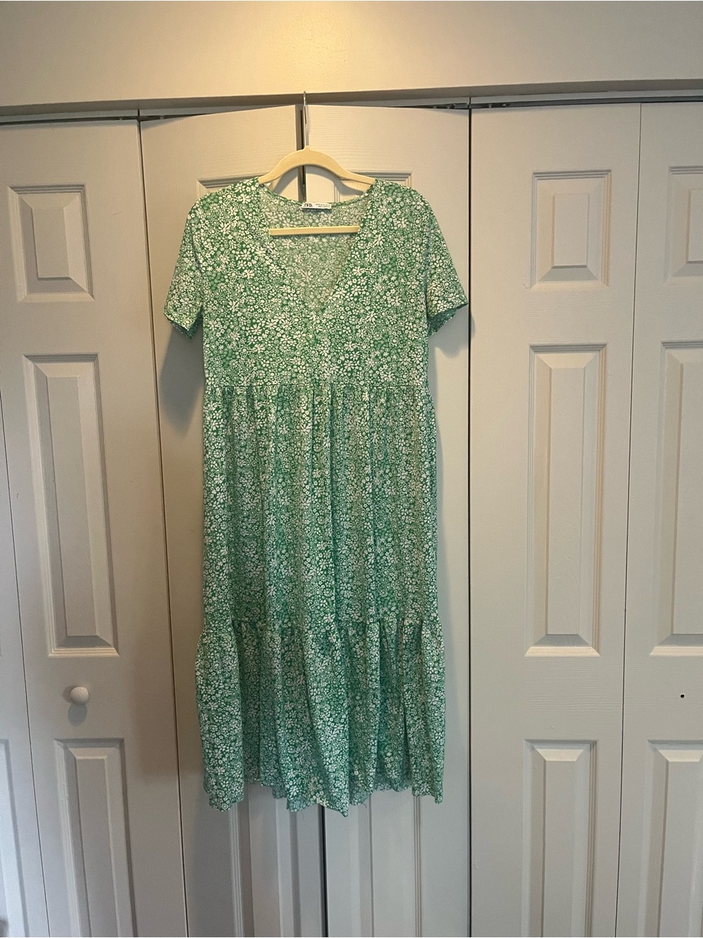 Zara Green Floral V-Neck Tiered Midi Dress